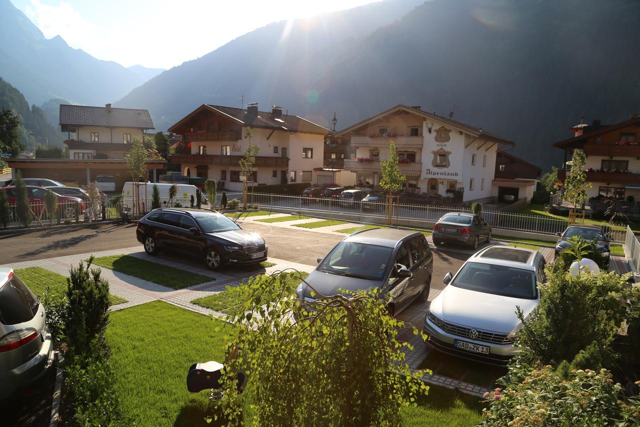 Hotel & Suites Glueck Auf Mayrhofen Exterior photo